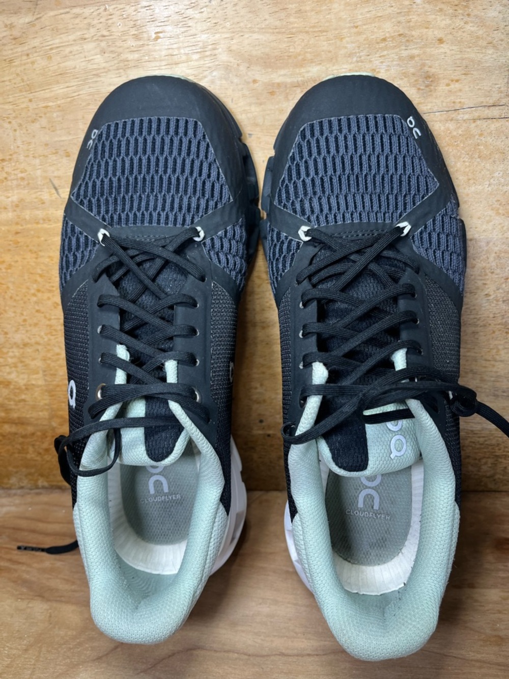 On CloudFlyer REFLECTIVE CUSHIONED Womens Size 8.5 Running Shoes Sneakers Black - Picture 7 of 12